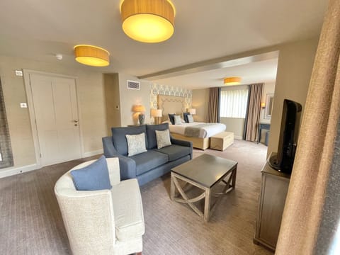 Ash Suite | In-room safe, desk, laptop workspace, soundproofing