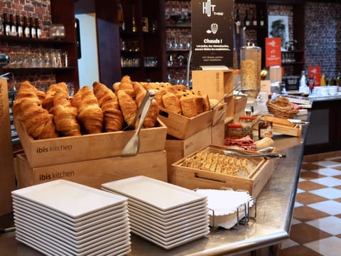 Daily buffet breakfast (EUR 13.90 per person)