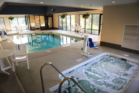 Indoor pool, sun loungers