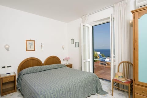 In-room safe, desk, cribs/infant beds, bed sheets