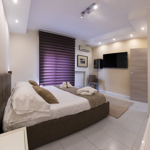 Minibar, in-room safe, desk, free WiFi