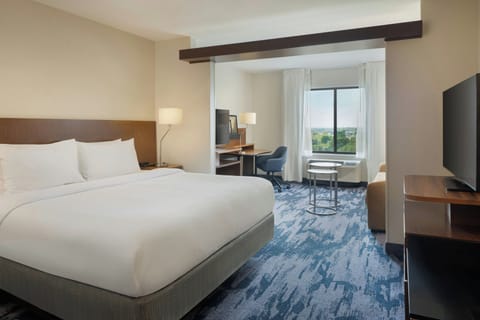 Pillowtop beds, in-room safe, desk, laptop workspace