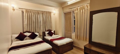 Deluxe Double or Twin Room, 2 Bedrooms | In-room safe, desk, free WiFi, bed sheets