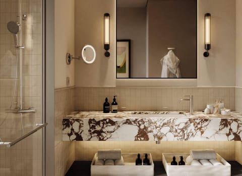 Shower, rainfall showerhead, free toiletries, hair dryer