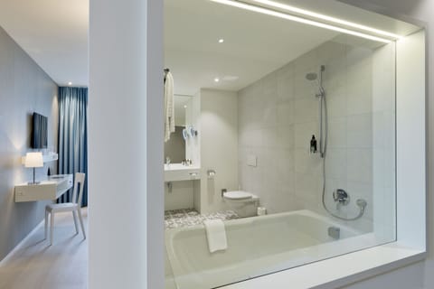 Double Room | In-room safe, desk, laptop workspace, blackout drapes