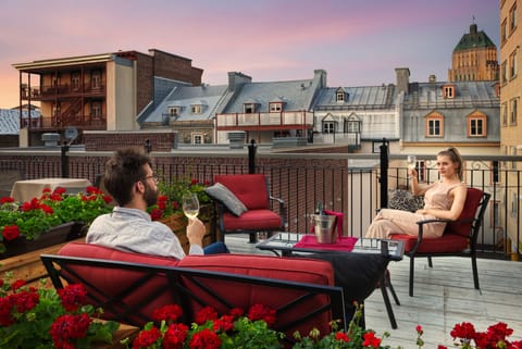 Signature Room | Terrace/patio
