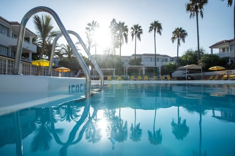 2 outdoor pools, pool umbrellas, sun loungers