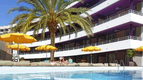 Outdoor pool, pool umbrellas, sun loungers