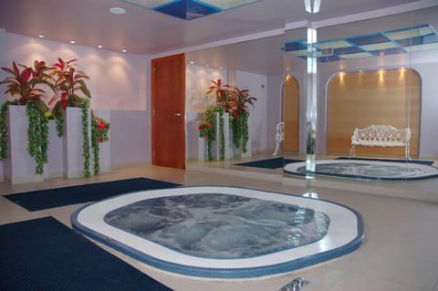 Indoor spa tub