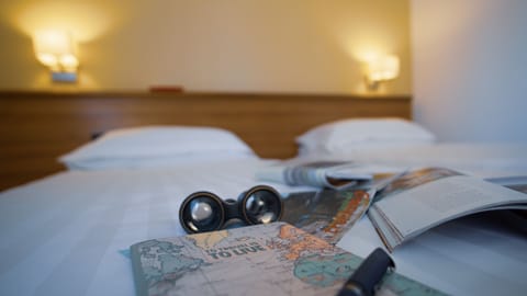 Classic Twin Room, Non Smoking | Minibar, in-room safe, desk, soundproofing