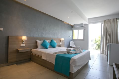 Executive Studio | Desk, rollaway beds (surcharge), WiFi (free)