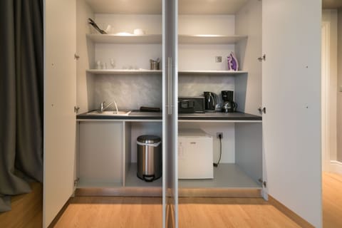 Loft | Private kitchenette | Fridge, microwave, coffee/tea maker, electric kettle