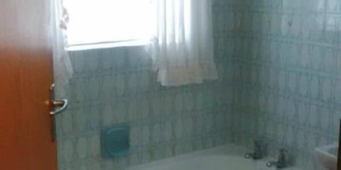 Family House | Bathroom