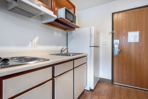 Full-size fridge, microwave, stovetop