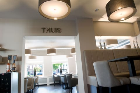 Breakfast, lunch, dinner served; international cuisine