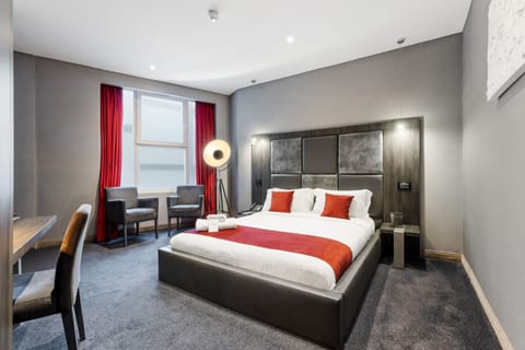 Room, 1 Double Bed (Prestige) | Hypo-allergenic bedding, in-room safe, desk, laptop workspace