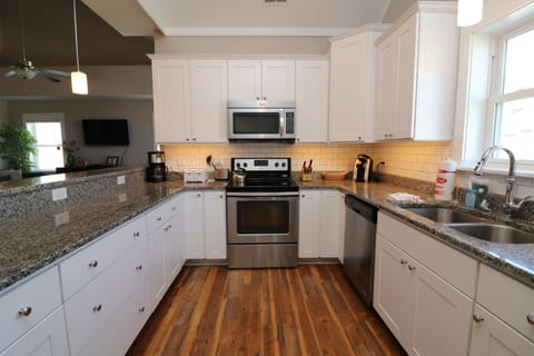 Townhome, 4 Bedrooms & 4 Bathrooms | Private kitchen | Fridge, microwave, oven, stovetop