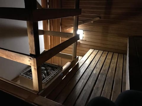 Desk, soundproofing, free WiFi