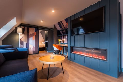 Suite, Mountain View | Free WiFi, bed sheets