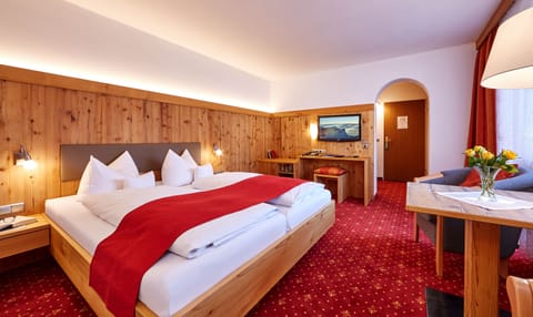 Double Room, Mountain View, Mountainside | Premium bedding, down comforters, minibar, in-room safe