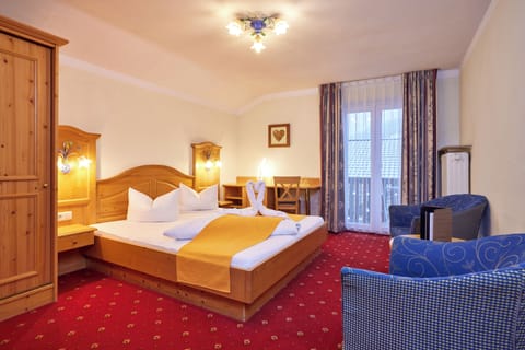 Comfort Double Room, 1 Queen Bed, Balcony | Minibar, in-room safe, desk, free WiFi