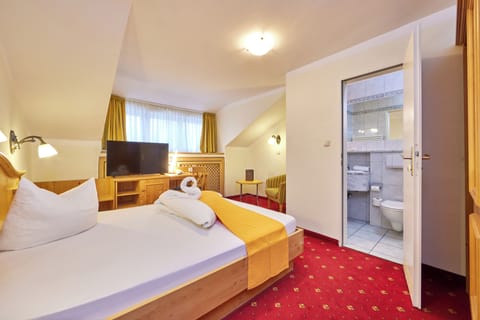 Standard Single Room, 1 Bedroom | Minibar, in-room safe, desk, free WiFi