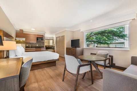 Standard Room, 1 King Bed, Non Smoking, Kitchen (with Sofabed, Full Kitchen) | In-room safe, desk, laptop workspace, blackout drapes