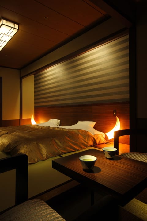 Superior Japanese Style Room (Room Only) | In-room safe, desk, bed sheets