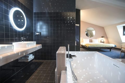 Double Room (Extra Large) | Minibar, in-room safe, desk, free cribs/infant beds