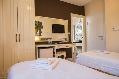 Premium bedding, minibar, in-room safe, desk