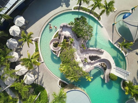 Poolside bar