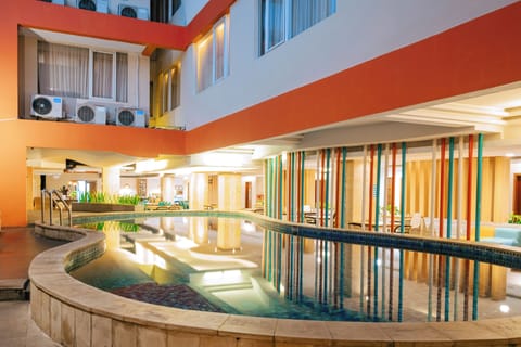 Outdoor pool, sun loungers
