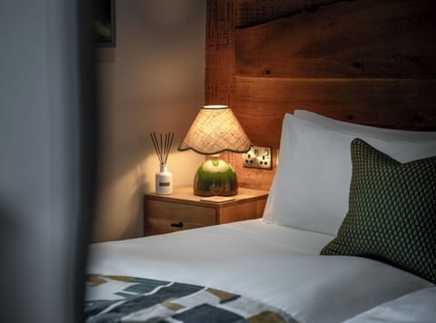 Classic Double or Twin Room | Laptop workspace, free WiFi, bed sheets, wheelchair access