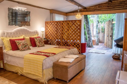 Luxury Suite | Premium bedding, minibar, in-room safe, blackout drapes