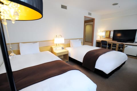 Twin Room, Non Smoking | Down comforters, desk, soundproofing, WiFi (free)