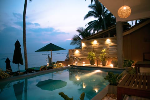 Outdoor pool, pool umbrellas, sun loungers