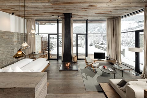 Deluxe Suite, 1 Bedroom, Mountain View (Gartensuite - Single Use) | Premium bedding, minibar, in-room safe, desk