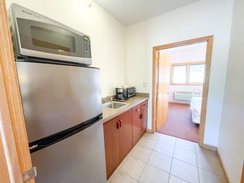 Microwave, coffee/tea maker