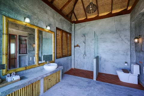 Honeymoon Villa, 1 King Bed, Balcony, Sea View | Bathroom | Shower, rainfall showerhead, free toiletries, hair dryer