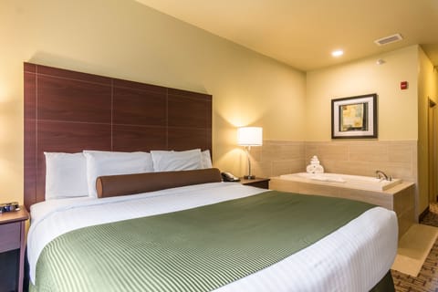Suite, 1 King Bed, Non Smoking, Jetted Tub | In-room safe, desk, iron/ironing board, free WiFi