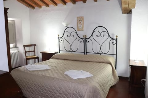 Premium bedding, down comforters, free cribs/infant beds, free WiFi