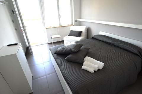 Free cribs/infant beds, rollaway beds, free WiFi, wheelchair access