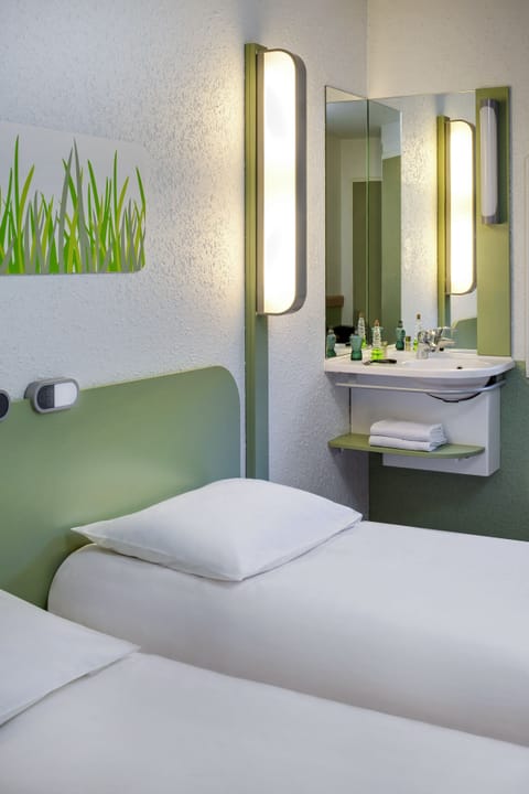 Twin Room, 2 Twin Beds | Individually furnished, desk, blackout drapes, soundproofing