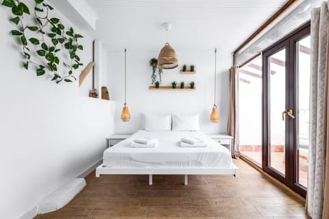 Junior Studio Suite | Egyptian cotton sheets, premium bedding, in-room safe, laptop workspace