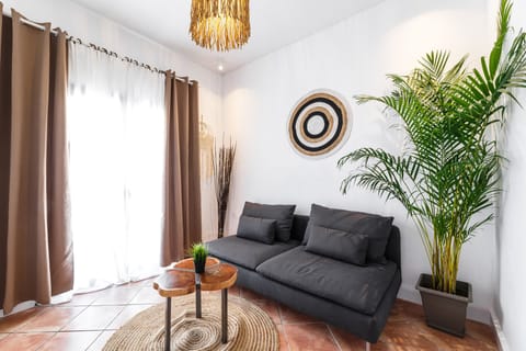 Exclusive Room | Living area | Flat-screen TV, fireplace