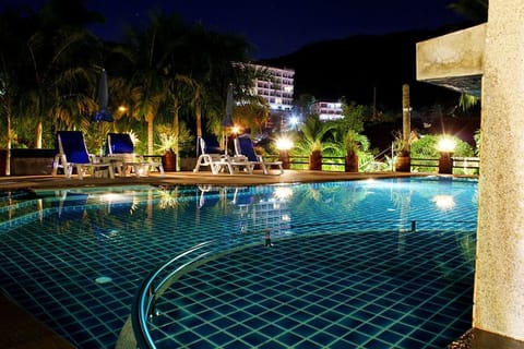 Outdoor pool, sun loungers