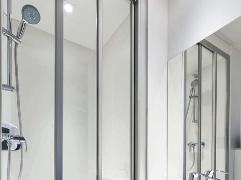 Room, 1 Double Bed, Private Bathroom (Cabrio) | Desk, free cribs/infant beds, free WiFi, bed sheets