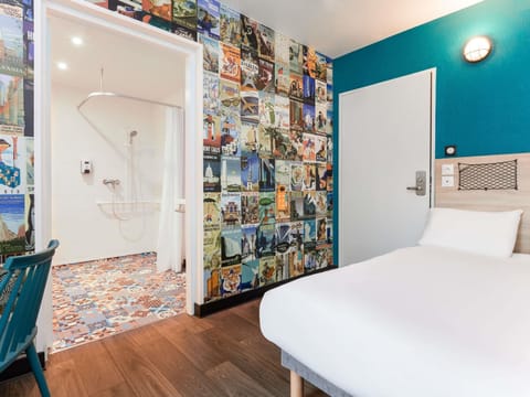 Soundproofing, iron/ironing board, free cribs/infant beds, free WiFi