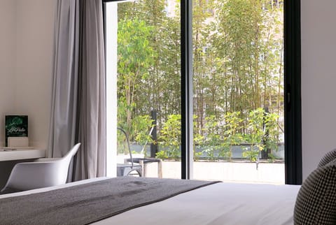 Deluxe Room | Premium bedding, in-room safe, individually decorated, desk