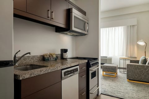 In-room safe, desk, iron/ironing board, free WiFi